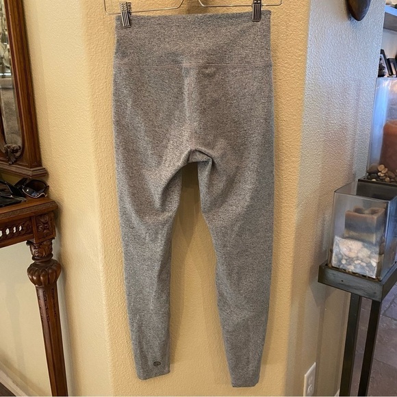 YEAR OF OURS Women Gray Blue Lace Front Athletic Leggings Size Small - Picture 5 of 7